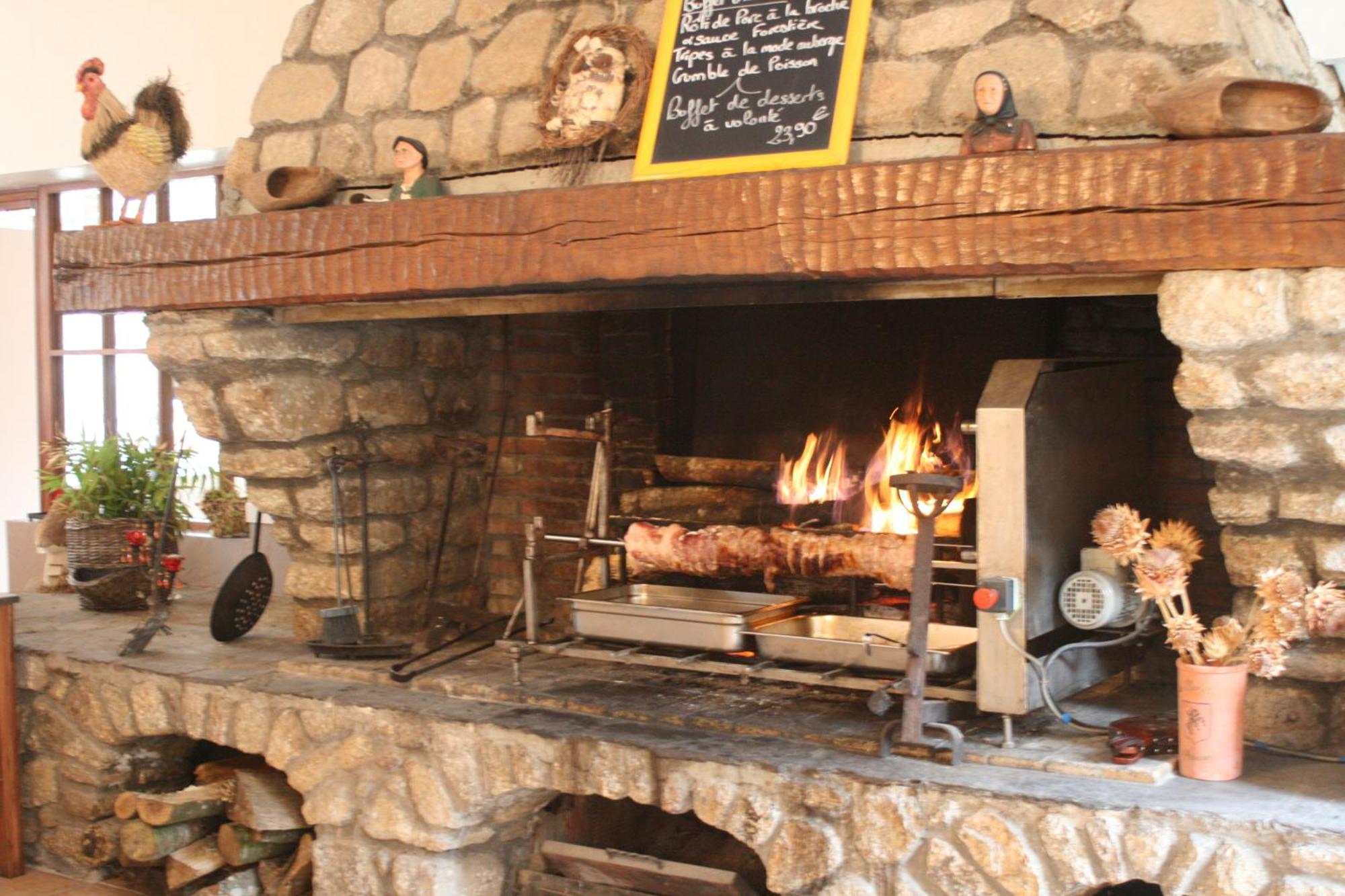 Auberge de l'Espinouse Fraisse-sur-Agout Exterior foto